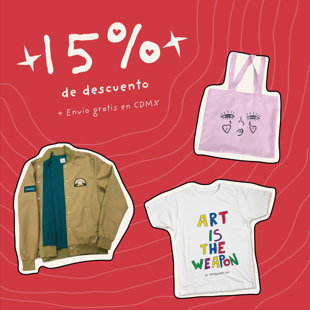 Anuncio sobre fondo rojo con líneas onduladas: «15 % de descuento + envío gratis en CDMX» escrito a mano entre destellos, con tres productos recortados con borde crema: una chamarra caqui con forro verde, una tote rosa con un rostro que llora corazones y una playera blanca con «ART IS THE WEAPON» en letras de colores