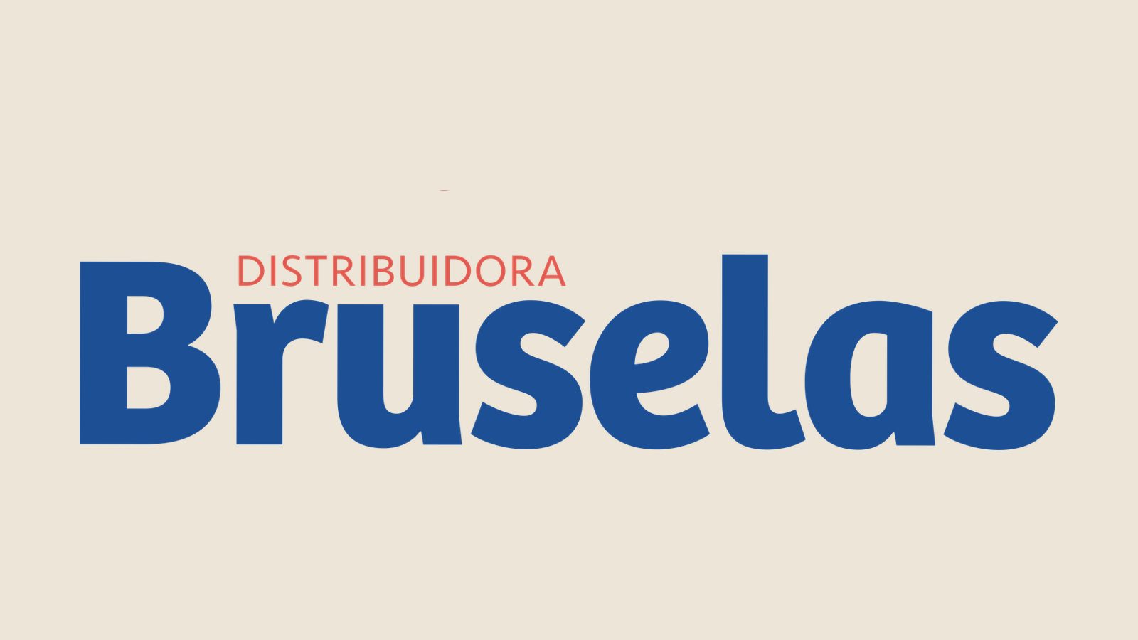 El logotipo: «Bruselas» en una grotesca azul de peso alto, con «DISTRIBUIDORA» en rojo y letra chica montado sobre la primera mitad de la palabra