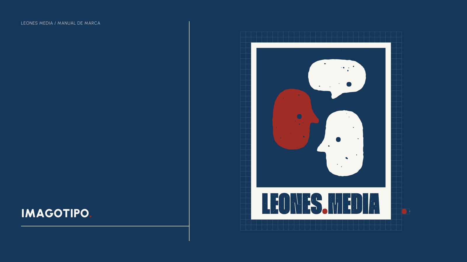 Imagotipo dentro de un marco blanco: dos cabezas de perfil frente a frente, una roja y otra crema con un globo de diálogo, sobre el nombre LEONES.MEDIA