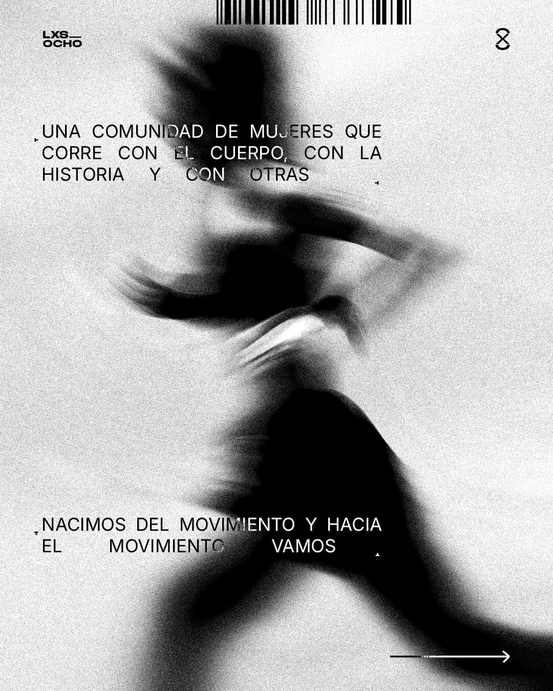 Lámina del manifiesto en blanco y negro con grano: una silueta corriendo en barrido, un código de barras arriba, el logotipo y el isotipo en las esquinas y los textos «Una comunidad de mujeres que corre con el cuerpo, con la historia y con otras» y «Nacimos del movimiento y hacia el movimiento vamos»