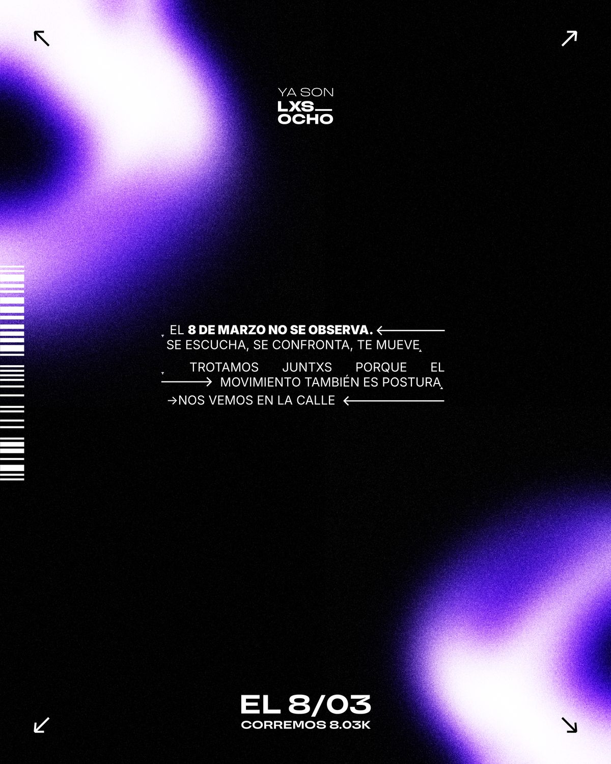 Post casi vacío sobre negro, con manchas de luz violeta y blanca en dos esquinas opuestas, un código de barras en el borde izquierdo y flechas en las cuatro esquinas; al centro, en letra pequeña, «El 8 de marzo no se observa. Se escucha, se confronta, te mueve», y al pie «El 8/03, corremos 8.03K»