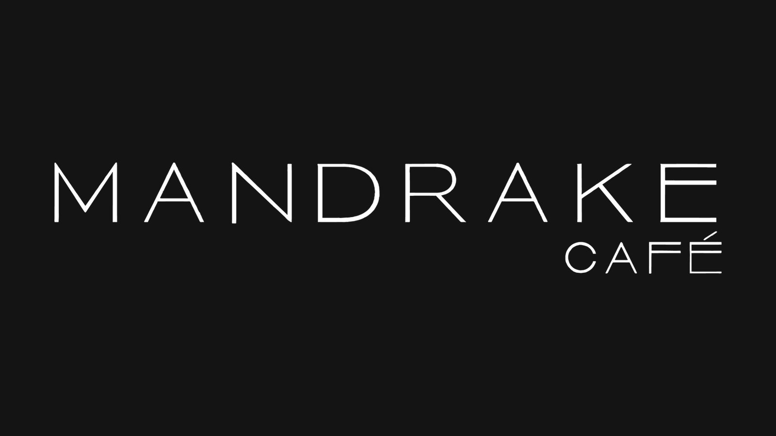 Logotipo de Mandrake Café calado en blanco sobre negro: «MANDRAKE» en versales de trazo fino muy espaciadas, con «CAFÉ» alineado debajo a la derecha