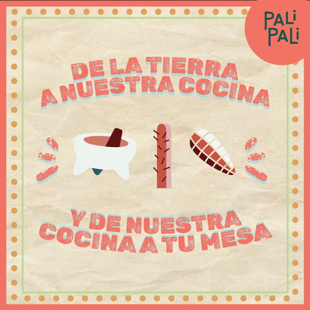 Ilustración sobre papel kraft arrugado con marco coral de puntos: un molcajete, un cactus y una mazorca entre los textos «De la tierra a nuestra cocina» y «Y de nuestra cocina a tu mesa», con el logotipo de Pali Pali en la esquina